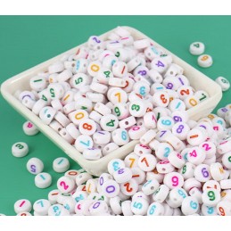 PERLES ACRYLIQUES : 100 rondes blanches avec chiffres couleurs 7mm (01) 