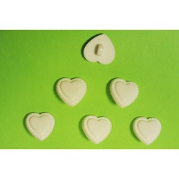 LOT 6 BOUTONS : coeur blanc fantaisie 15mm 