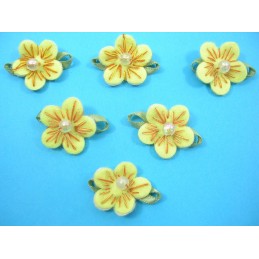 LOT 6 APPLIQUES TISSUS  : fleur polaire jaune 2cm (03) 