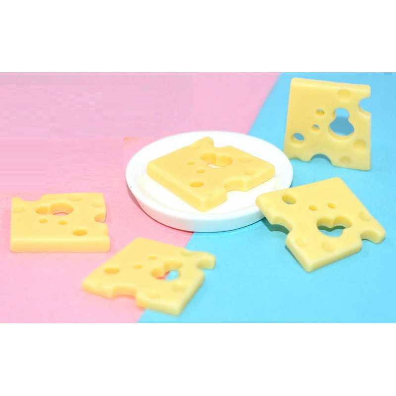 MINIATURE RESINE : lot de 5 part de fromage 2*2cm (01) 