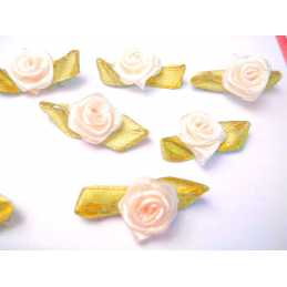LOT 6 APPLIQUES TISSUS : rose couleur écrue 15mm 