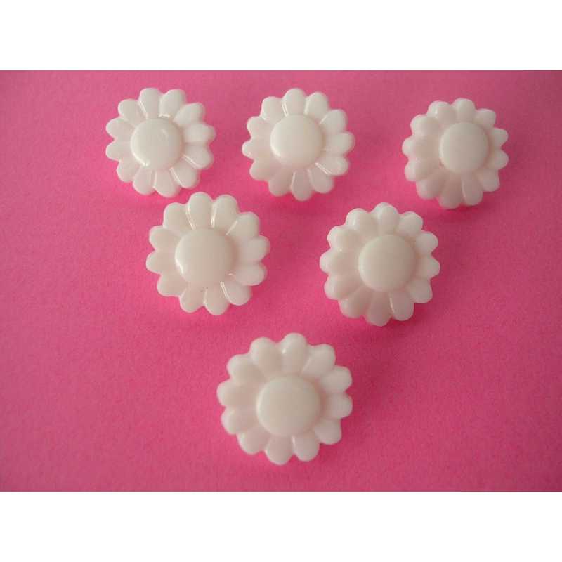 LOT 6 BOUTONS ACRYLIQUES : marguerite /blanche 15mm (01) 