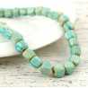 PERLES BOIS : 60 cubes vert/blanc 8mm (01) 