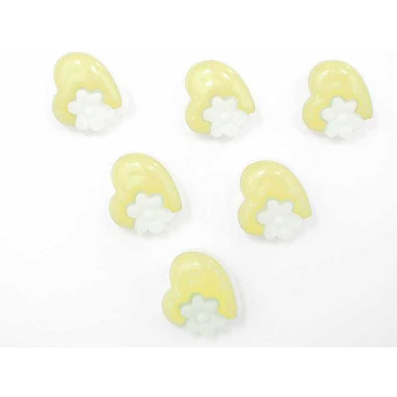 LOT 6 BOUTONS ACRYLIQUES : coeur ecru +  fleur blanche 14*14mm 