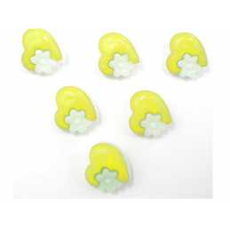 LOT 6 BOUTONS ACRYLIQUES : coeur jaune clair +  fleur blanche 14*14mm 
