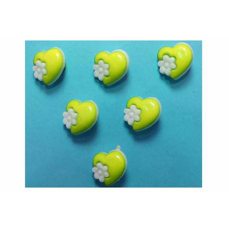 LOT 6 BOUTONS ACRYLIQUES : coeur vert +  fleur blanche 14*14mm 