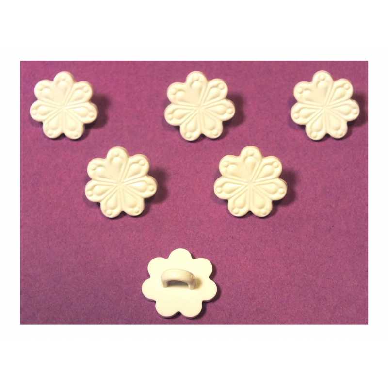 LOT 6 BOUTONS ACRYLIQUES : fleur blanche fantaisie 13mm 