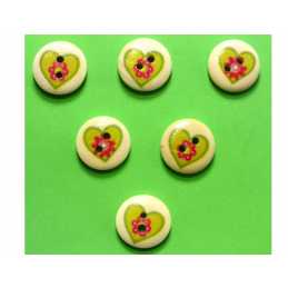 LOT 6 BOUTONS BOIS : rond motif coeur 15mm (05) 