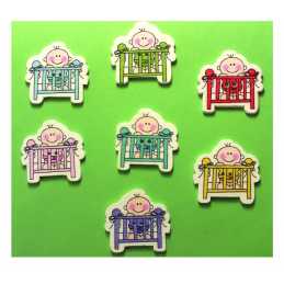 LOT 7 BOUTONS BOIS : bébé dans son parc  30*30mm 