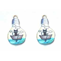 LOT 2 CHARMS/BRELOQUES  plaqué doré  : chat dans une ampoule  25*17mm (02) 