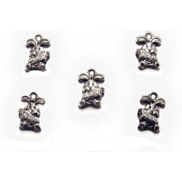 LOT 5 CHARMS/BRELOQUES METALS ARGENTES :  lapin mange sa carotte 14mm 