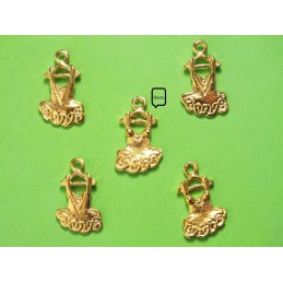 LOT  5 CHARMS METALS : robe...