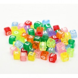 100 perles cubes multicolores transparents 6 mm avec lettres blanches