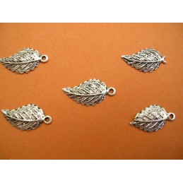 LOT  5 CHARMS METALS :...