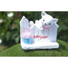 MINIATURE  RESINE : barriere blanche avec chat noir hauteur 4cm